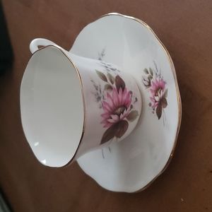 Elizabethan Fine Bone China By Taylor & Kent England Cup Saucer Set